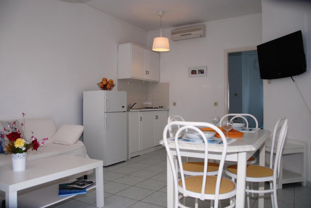 Villa Fleria Seaside Studios&Apts Gerani  Esterno foto