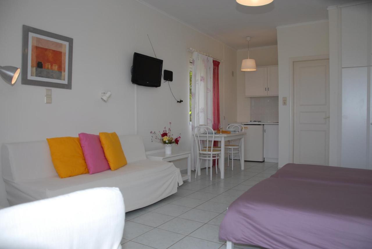 Villa Fleria Seaside Studios&Apts Gerani  Esterno foto