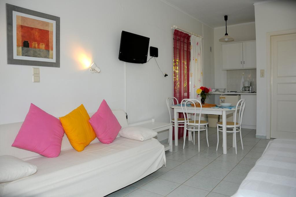 Villa Fleria Seaside Studios&Apts Gerani  Esterno foto