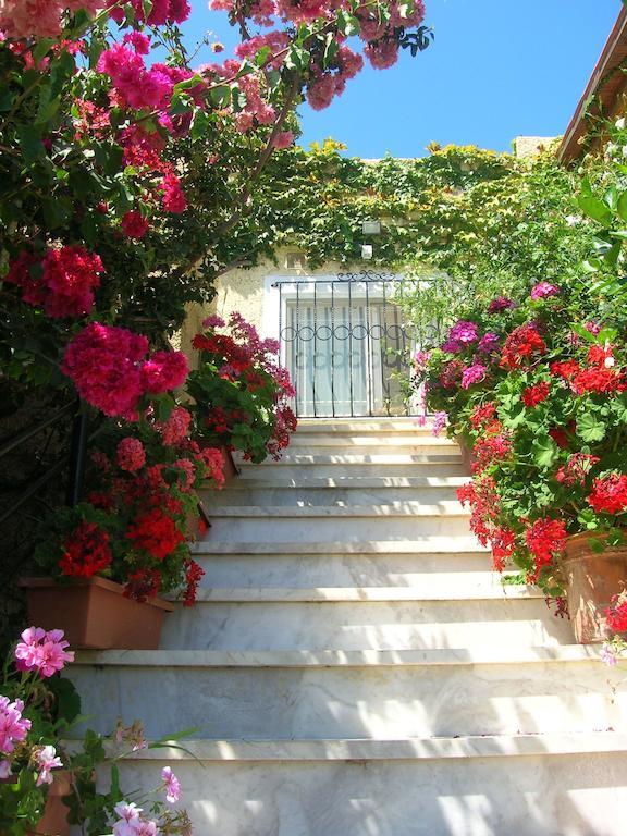 Villa Fleria Seaside Studios&Apts Gerani  Esterno foto